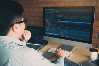 屏幕后的凝視 軟件開發(fā)者的視力健康與職業(yè)健康管理